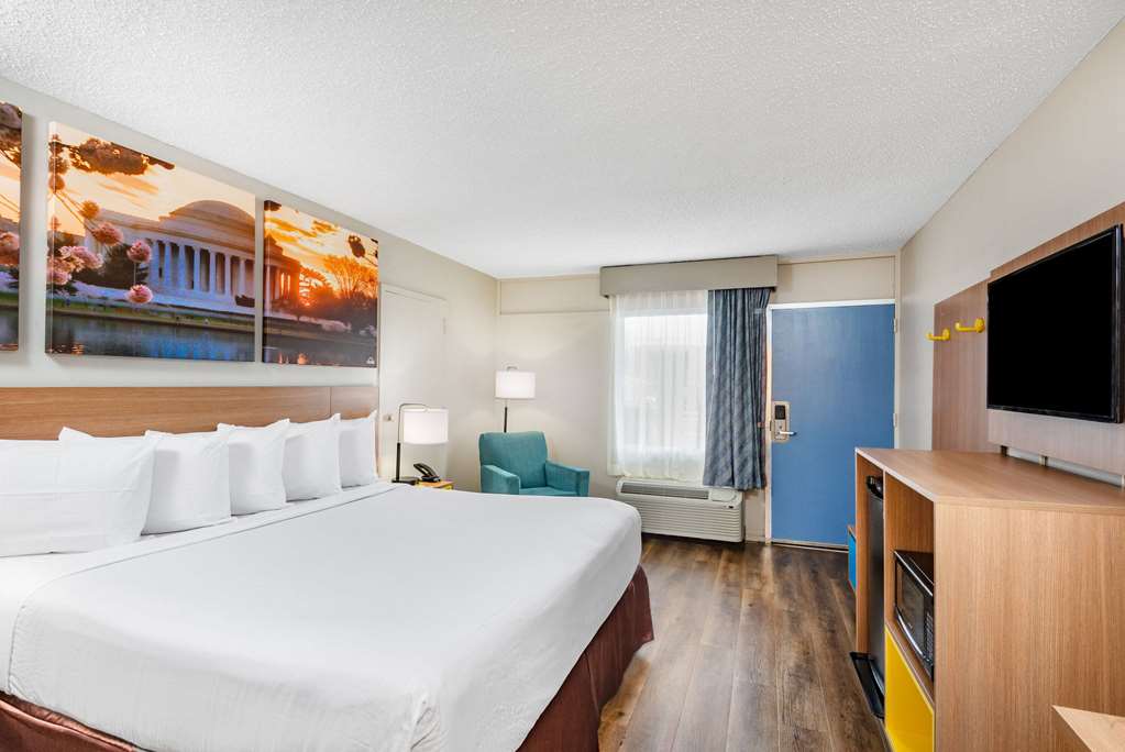 Days Inn by Wyndham Charlottesville University Area - photo 36