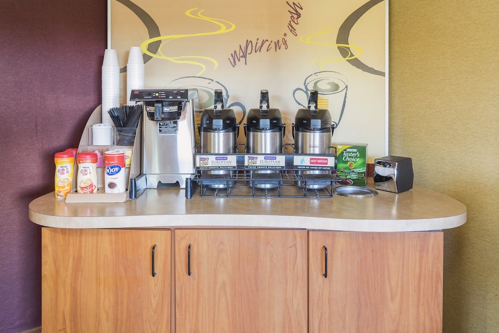 Red Roof Inn Jacksonville Airport - photo 4