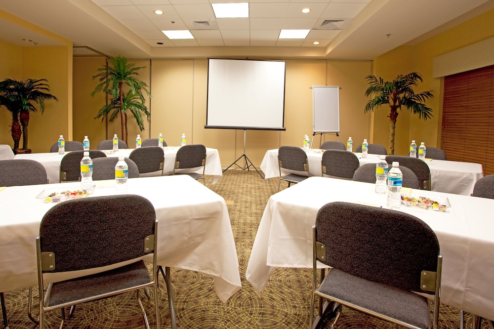 Holiday Inn Express & Suites Chaffee Jacksonville West by IHG - photo 34
