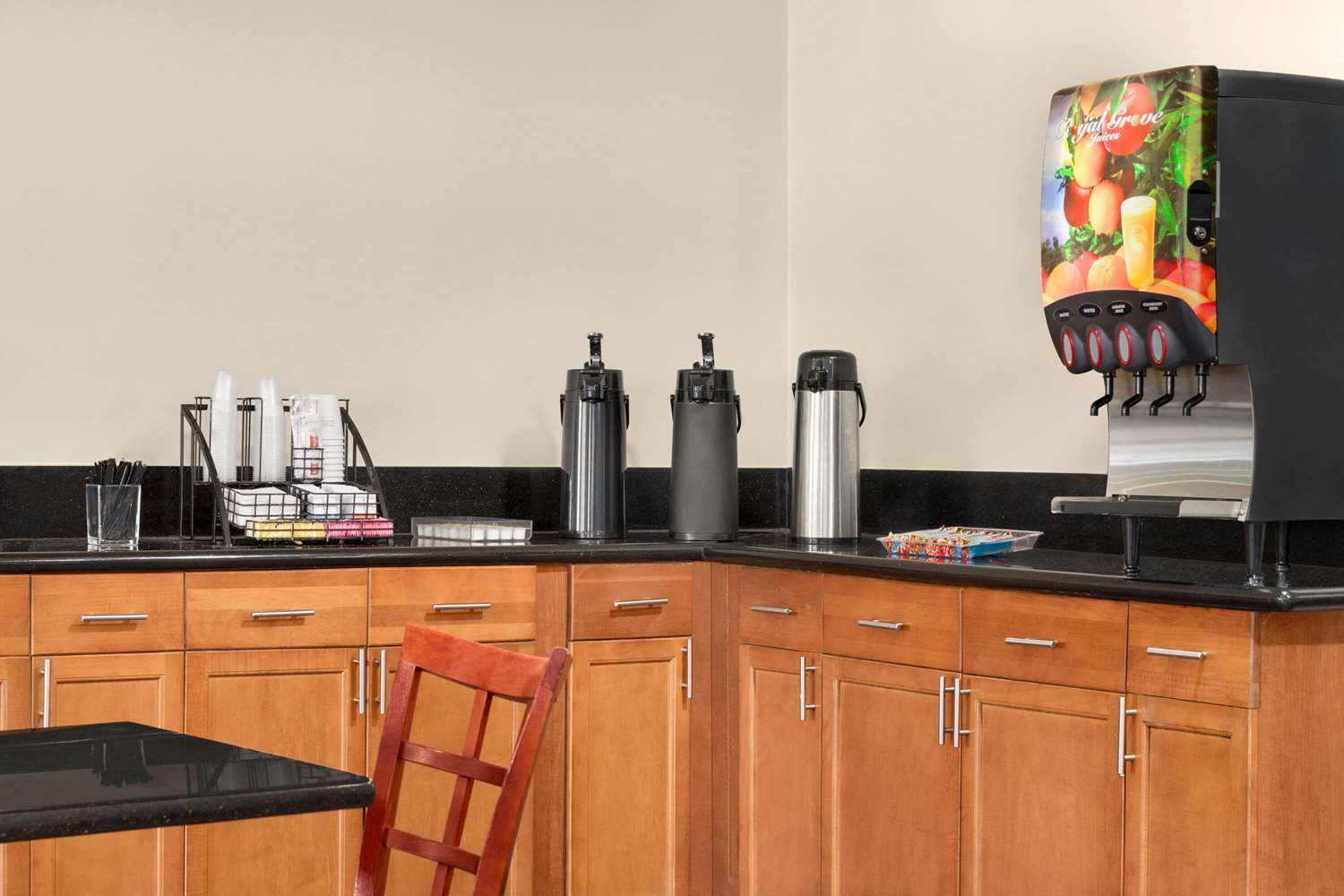 Super 8 by Wyndham Nashville Airport North - photo 18