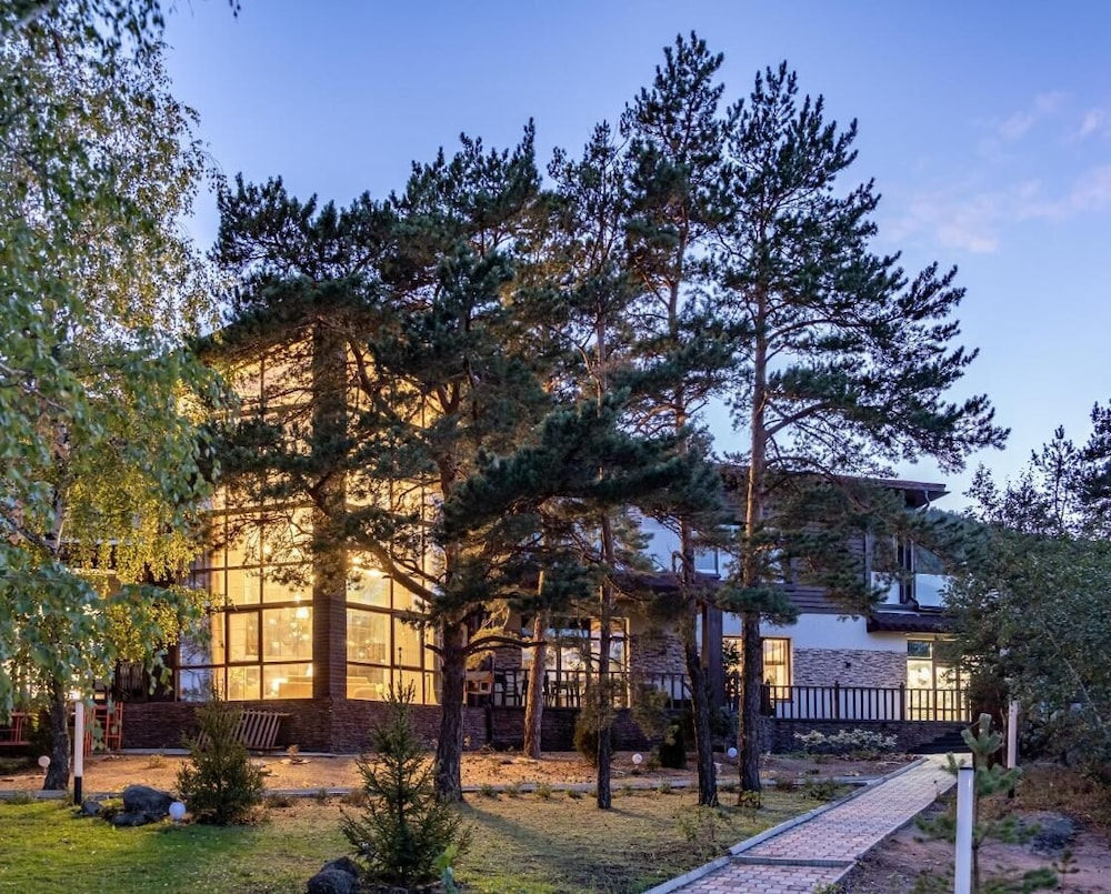 Dom u ozera — hotel in Burabay