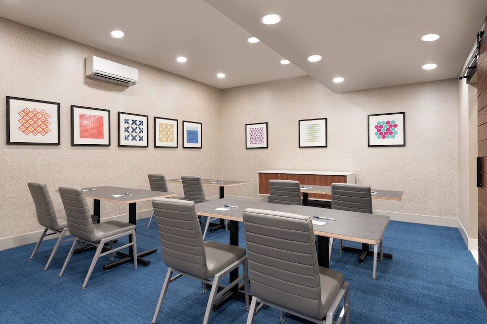 Holiday Inn Express Jamaica JFK AirTrain NYC by IHG - photo 40