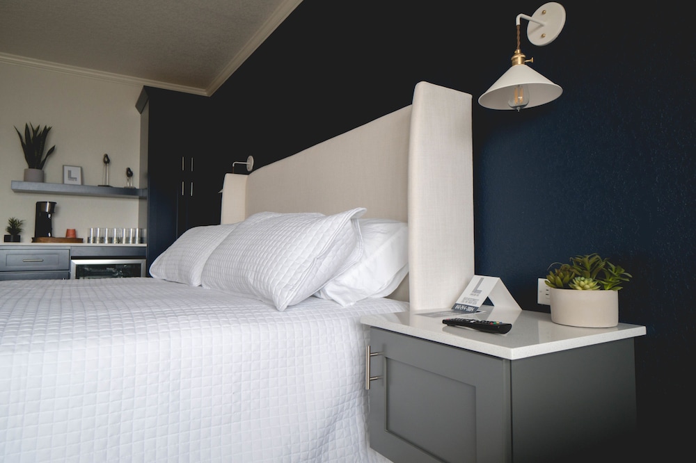 Lakeside Inn - carbon neutral hotel in Clear Lake