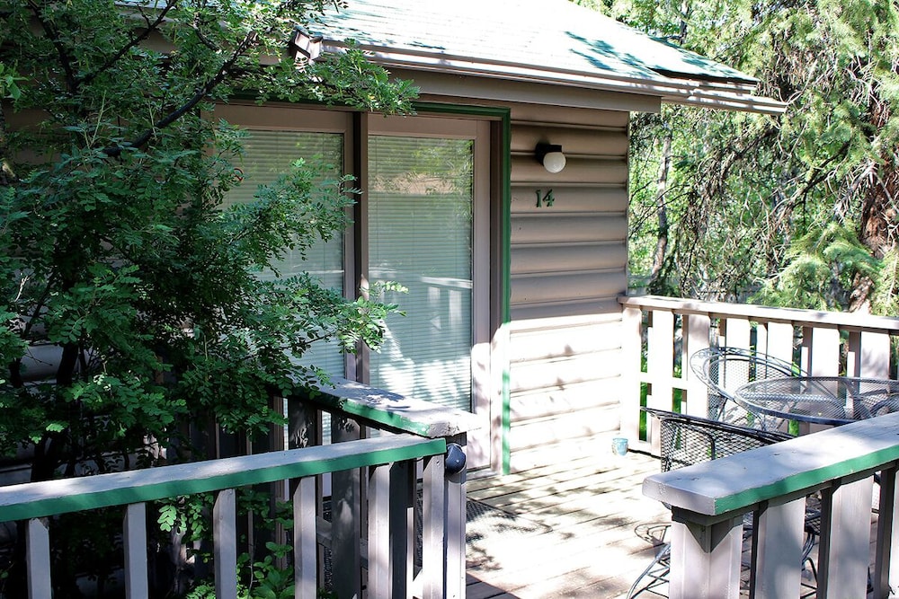 Sunnyside Knoll: 14 Studio - featured photo