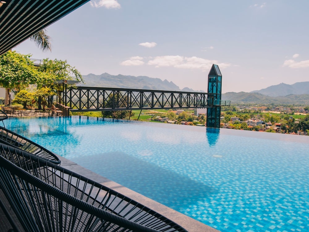 Dragonfly Hotel Nghia Lo Free Sauna & Onsen — hotel in Yen Bai