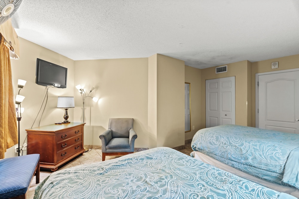 Units at Carolinian Beach Resort by Elliott Beach Rentals - photo 7