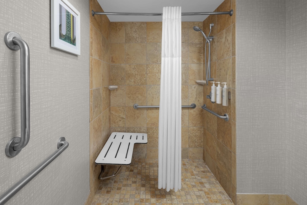 Hampton Inn Cleveland Downtown - photo 20