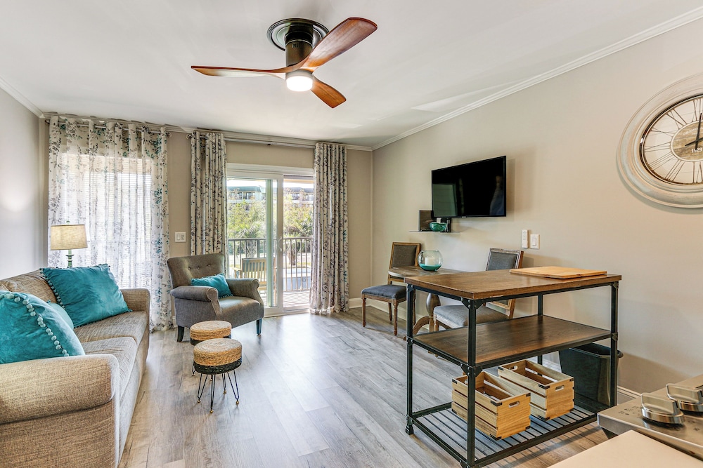 Pool Tennis & Gym: Resort Condo in Hilton Head - featured photo