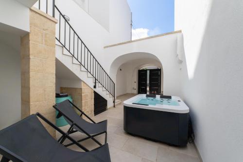 Nara Apartments 2 Private Jacuzzi — 4-Star Luxury Hotel in Tricase, Italy