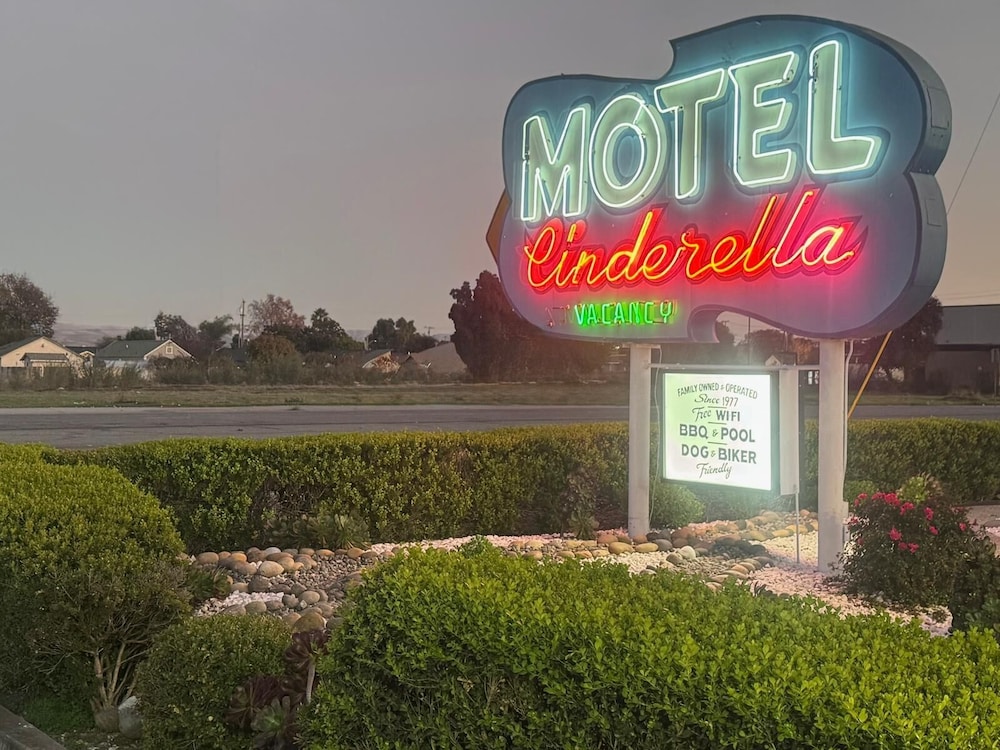 Cinderella Motel in Hollister, United States