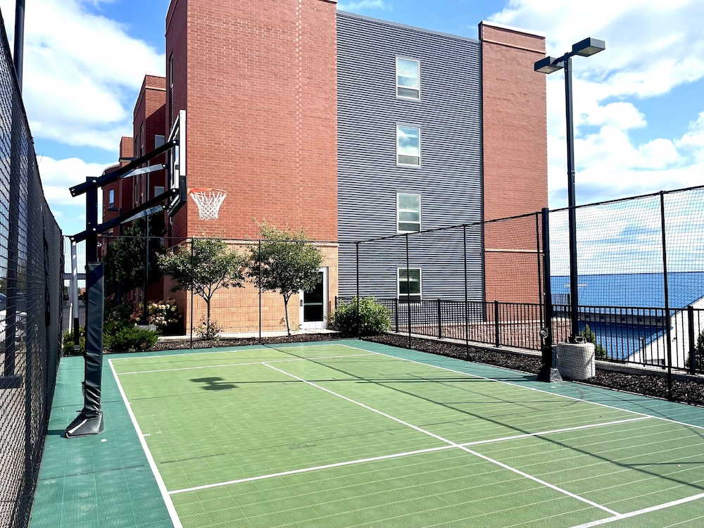 Staybridge Suites Marquette by IHG - photo 23