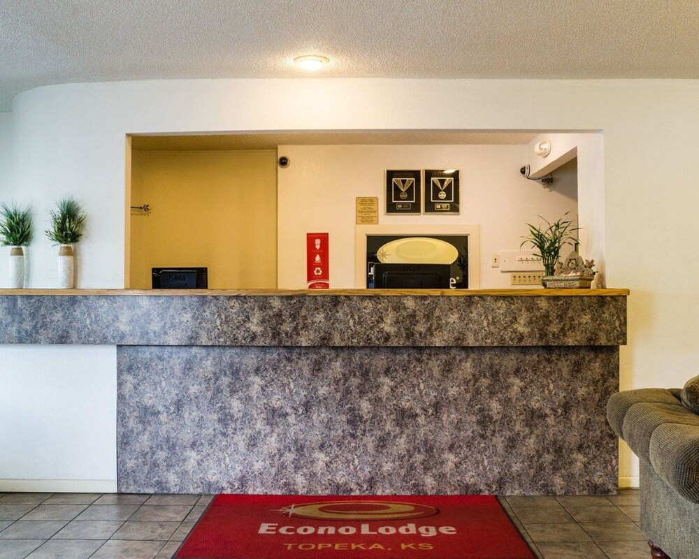 Econo Lodge Topeka Blvd. - photo 3