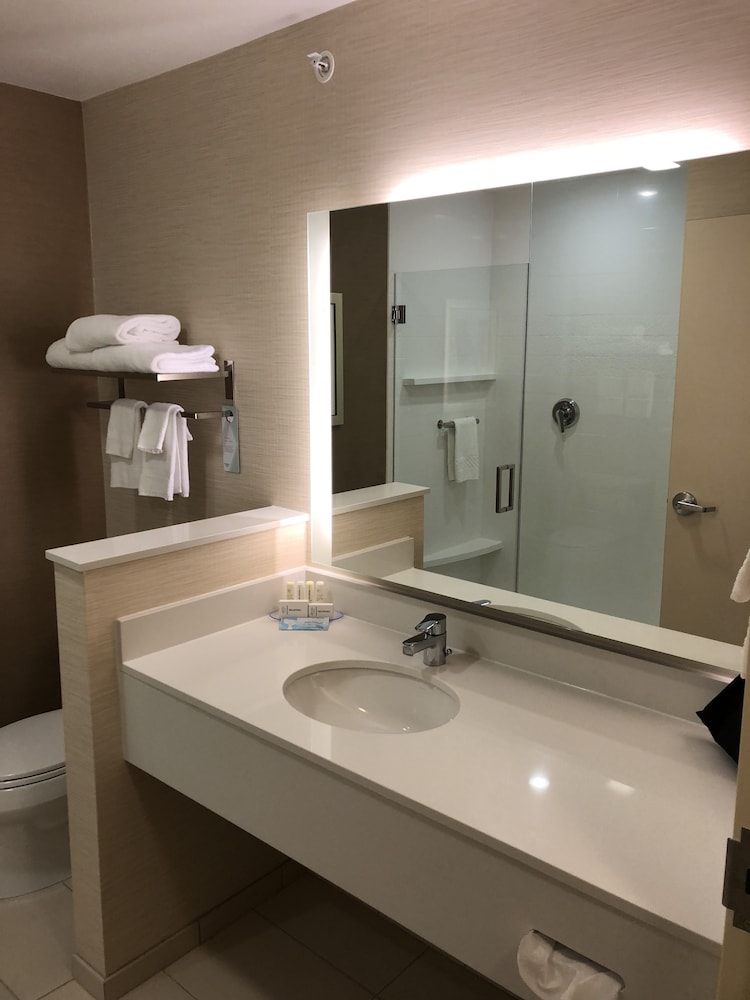 Fairfield Inn & Suites by Marriott Decorah - photo 9