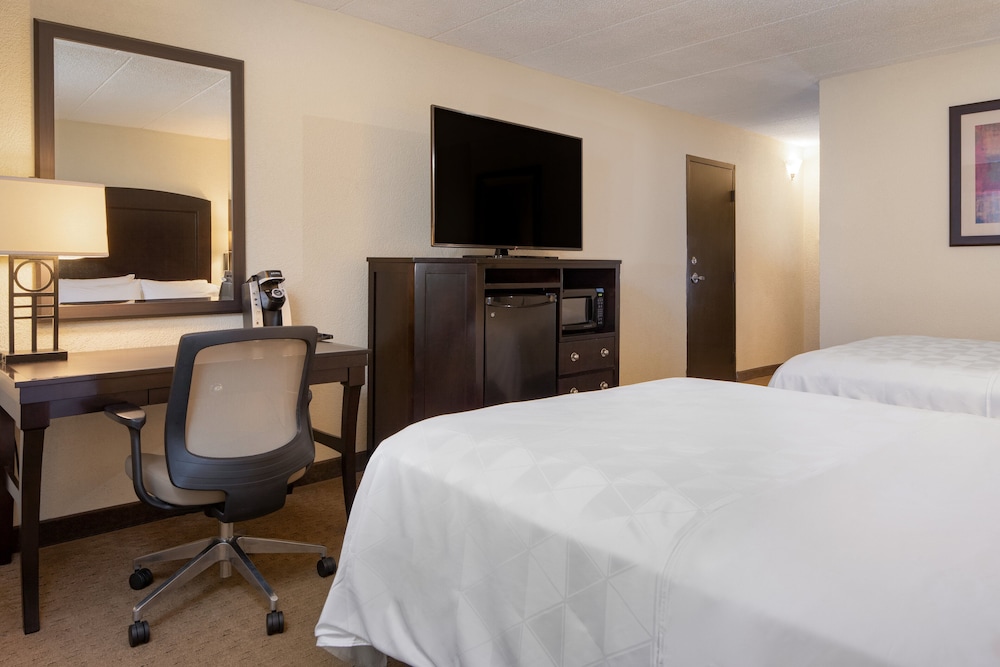 Holiday Inn Hotel & Suites Charleston West by IHG - photo 8