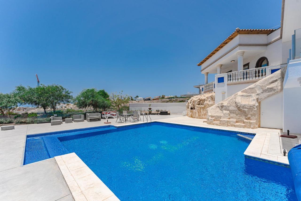 Luxury Villa Nautilus Heated Pool — 4-Star Luxury Hotel in Adeje, Spain