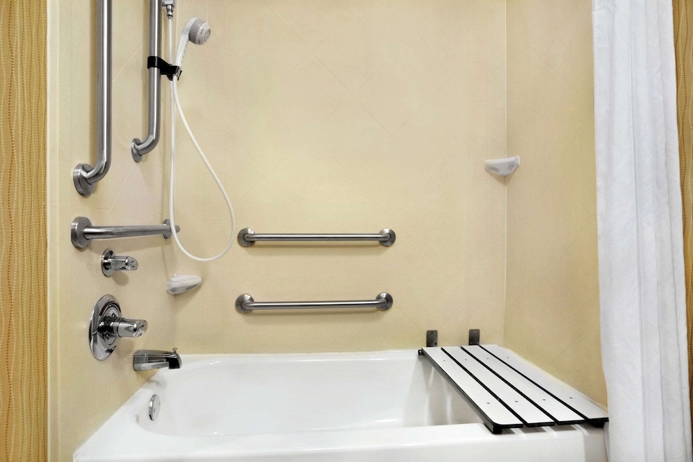 Hampton Inn Shawnee - photo 18