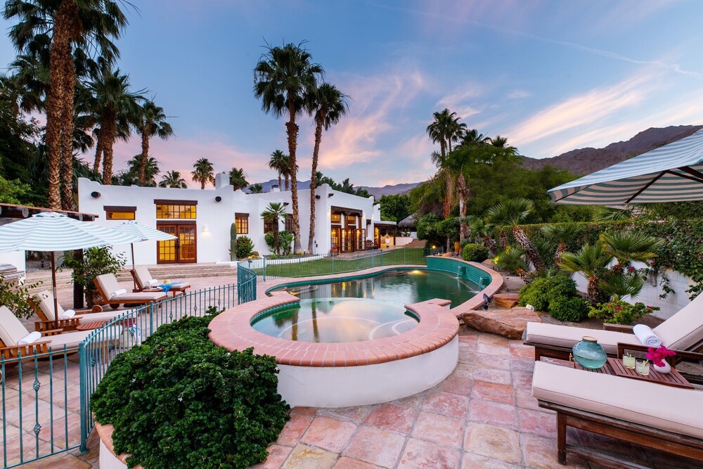8 Br Spanish Resort Style W Gorgeous Pool & Fire Pit 8 Bedroom Home — hotel in La Quinta