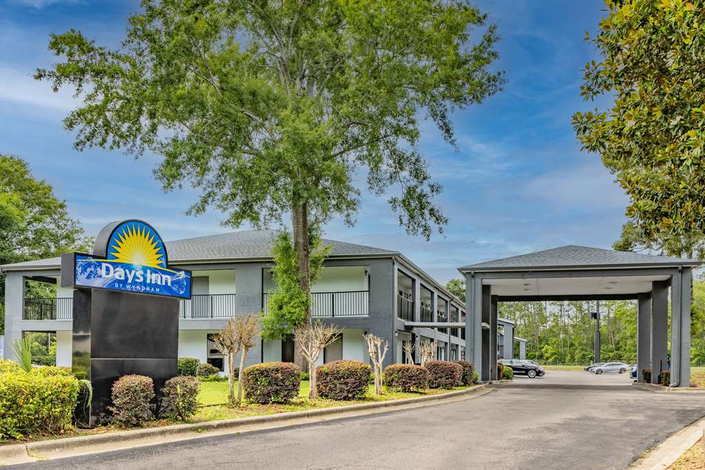 Days Inn by Wyndham Pensacola I 10 - featured photo