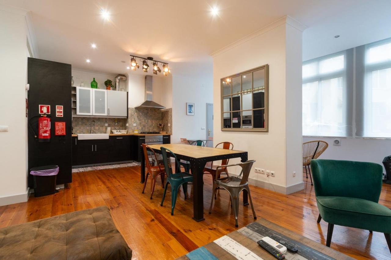 Old Style Fully Renewed And Spacious 3 Bed Apt — 4-Star Luxury Hotel in Lisbon, Portugal