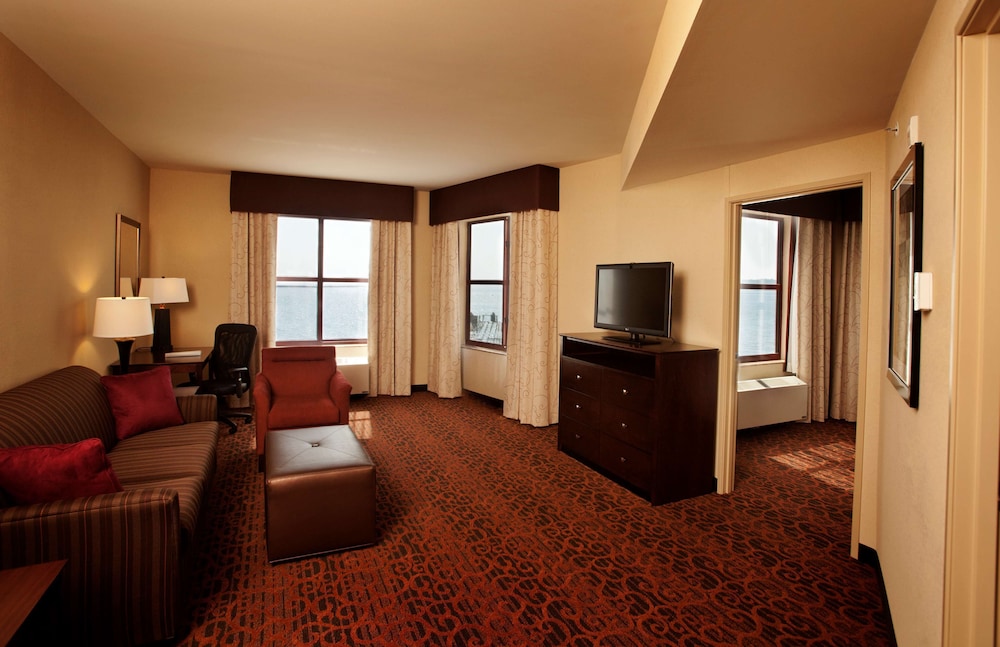 Hampton Inn Marquette Waterfront - photo 23