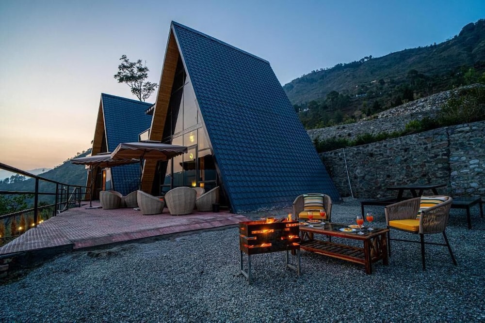 Echo By The Lakes Pet Friendly Retreat By The Lake With Game Zone Garden — Bhim Tal