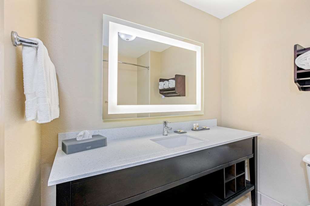 La Quinta Inn & Suites by Wyndham Corpus Christi Northwest - photo 20