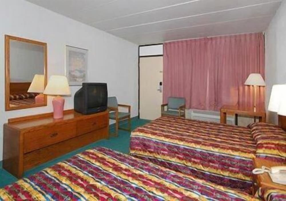 Loyalty Inn Maryville - photo 14