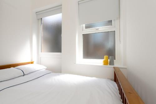 The Bs Hive Modern Stylish 2 Bedroom House in Harrogate Centre