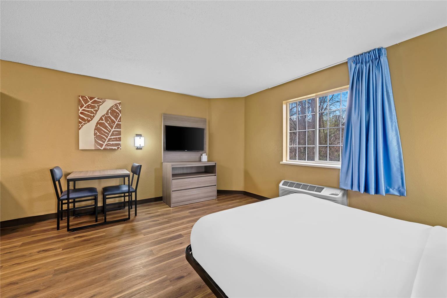 Suburban Studios Charlotte Executive Park - photo 11