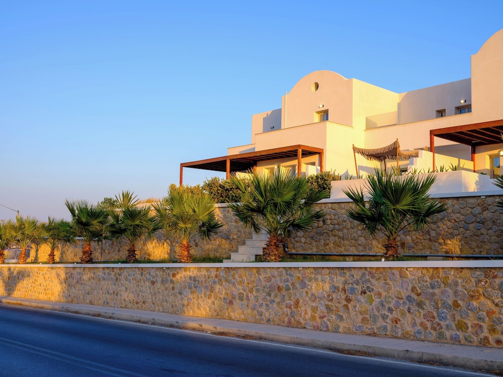 Safrani Suites - last minute hotel in Fira