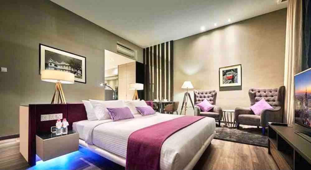 Big BathTub Premium Seafront Studio in Town with WiFi & Full Kitchen — 4-Star Luxury Hotel in George Town, Malaysia
