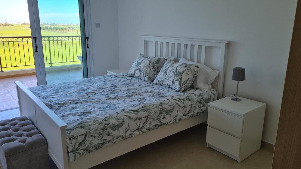 Spacious 2 bed Apartment in Sotira With Pool