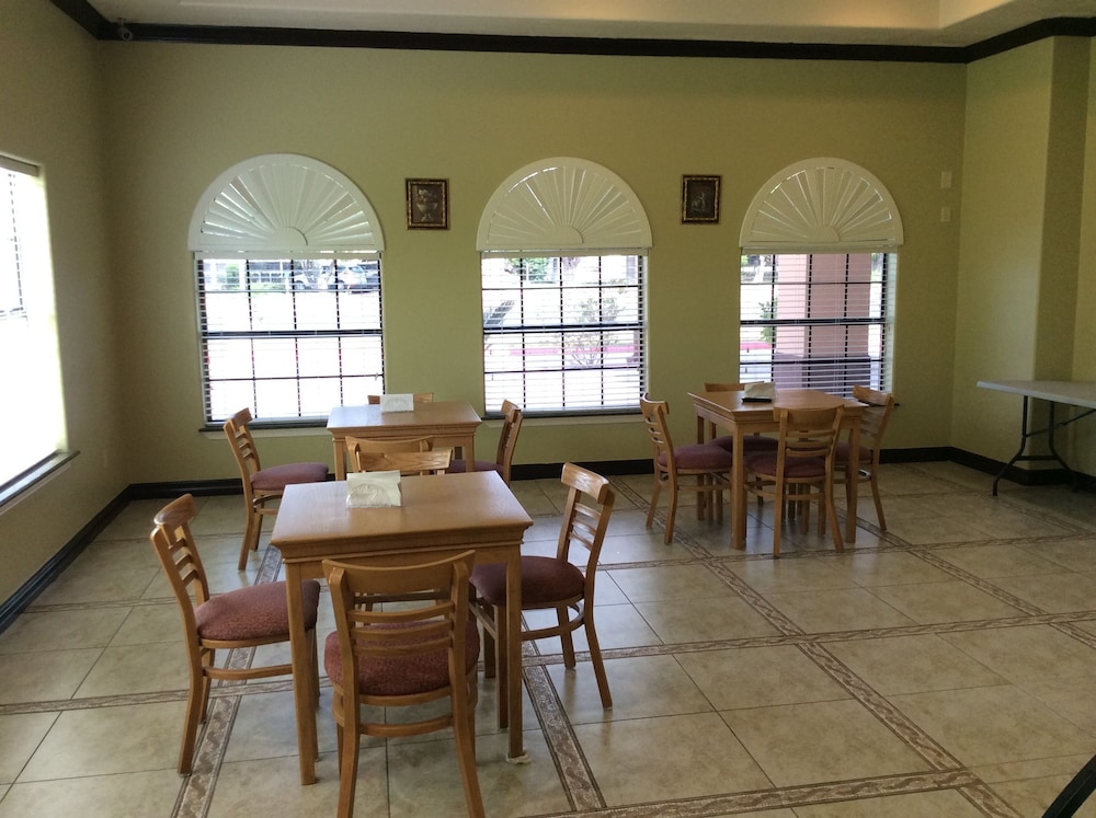 Texas Inn Weslaco - photo 56