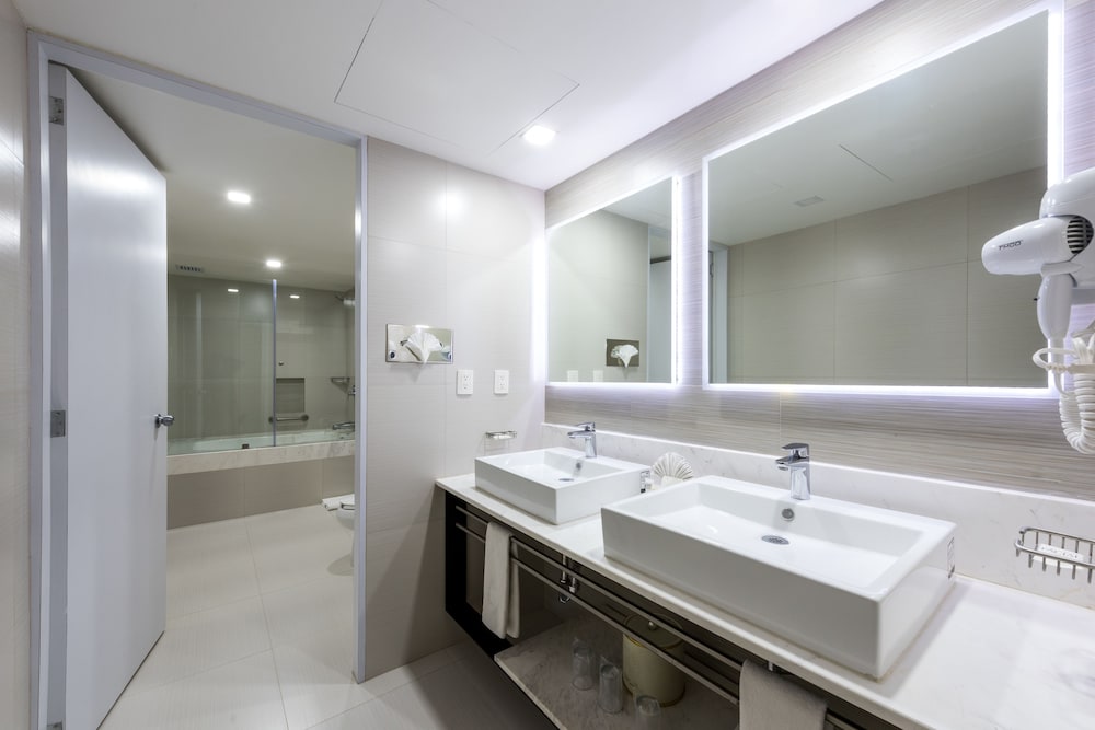 Bathroom sink