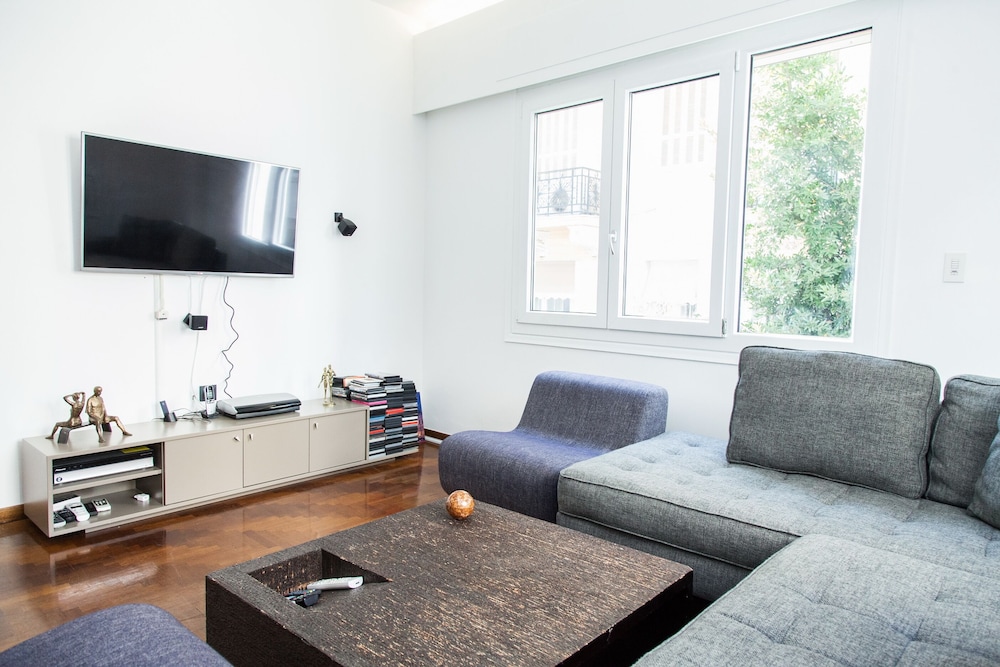 YestayHomes Two Bedroom Apartment Tsakalof — 4-Star Luxury Hotel in Athens, Greece