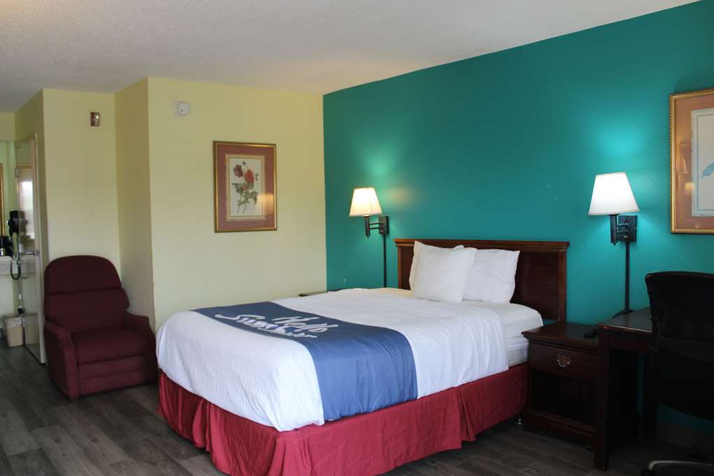 Days Inn by Wyndham Marianna - photo 20