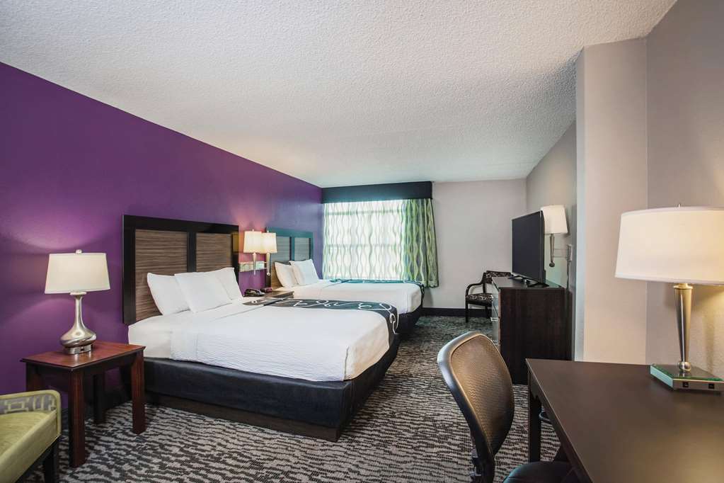 La Quinta Inn & Suites by Wyndham Clearwater South - photo 15