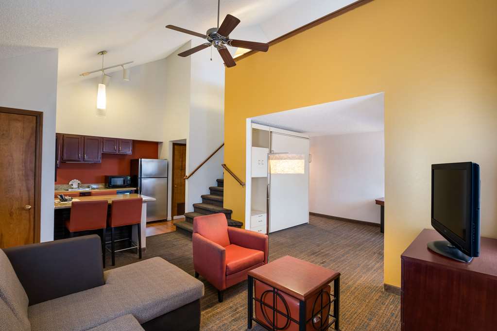 SenS Suites Livermore SureStay Collection by Best Western - photo 4