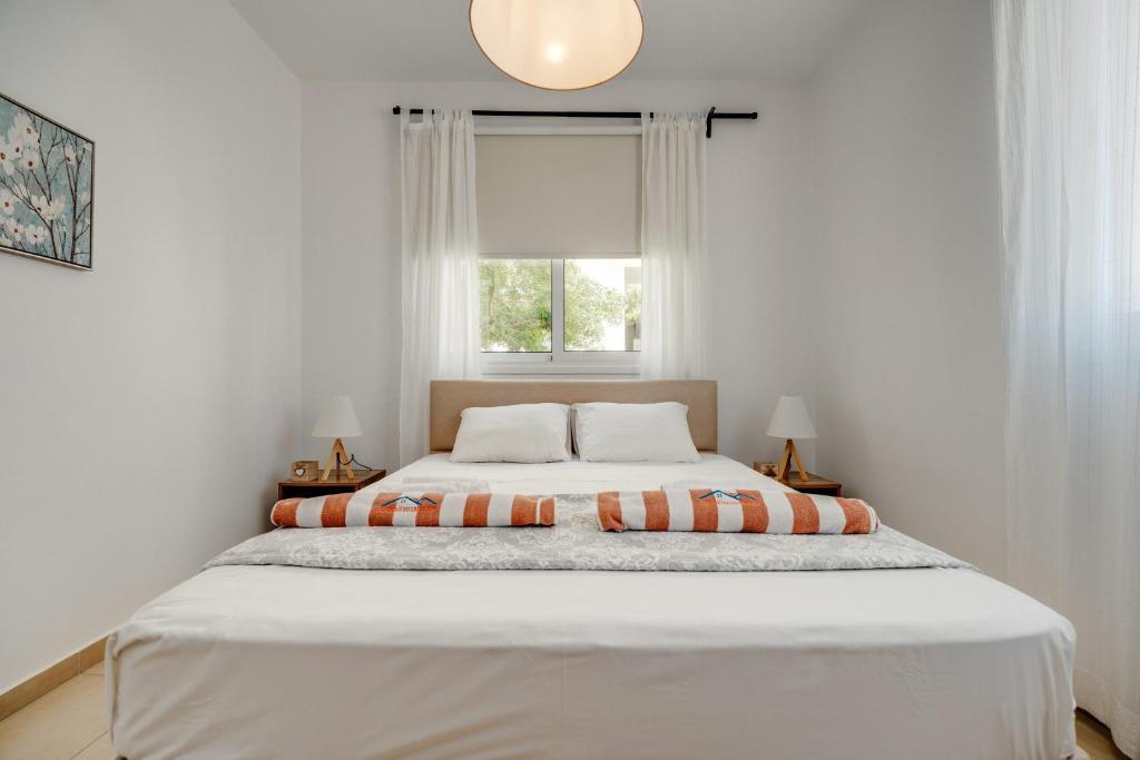 SunnyVillas: 2BR Mythical Apt Swimming Pool AK04