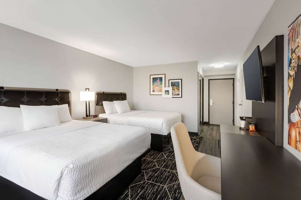 La Quinta Inn & Suites by Wyndham Dothan - photo 32