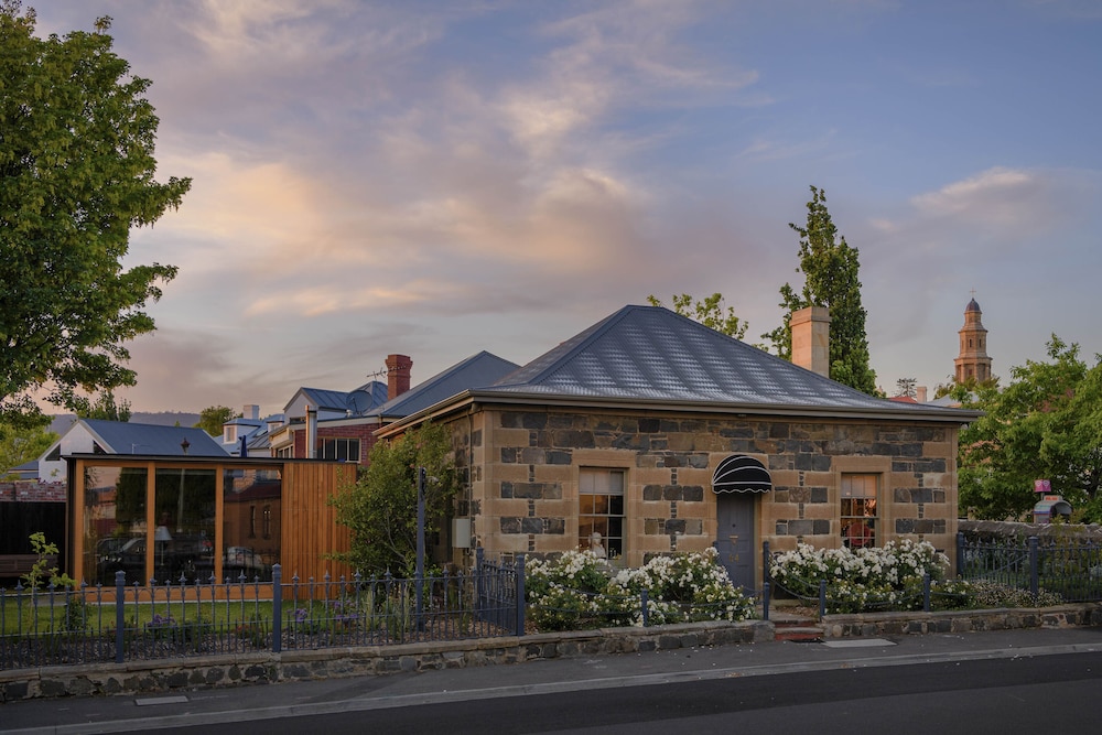 Fusilier Cottage Battery Point — 4-Star Luxury Hotel in Battery Point, Australia