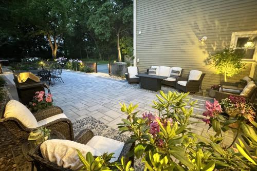 Large Comfortable & Conveniently located Home — 4-Star Luxury Hotel in Danvers, United States