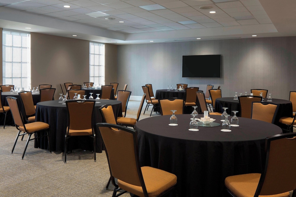 SpringHill Suites by Marriott New Orleans Warehouse Arts District - photo 21
