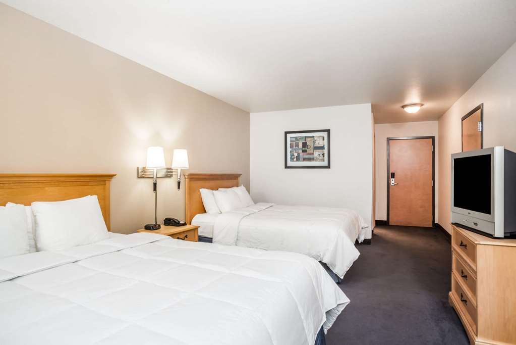 Baymont by Wyndham Indianapolis Northeast - photo 14