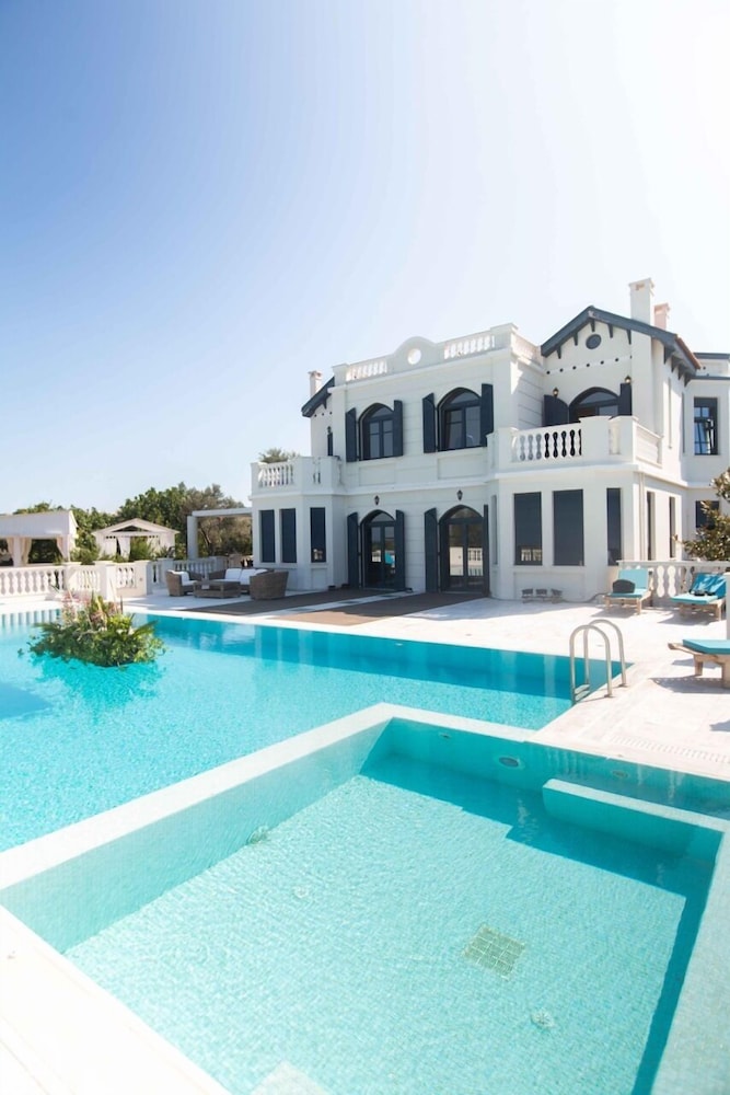 Mikamas Villa — 4-Star Luxury Hotel in Mytilene, Greece