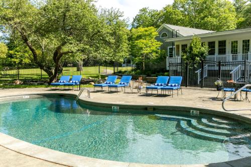 Lamberts Cove Inn - photo 99