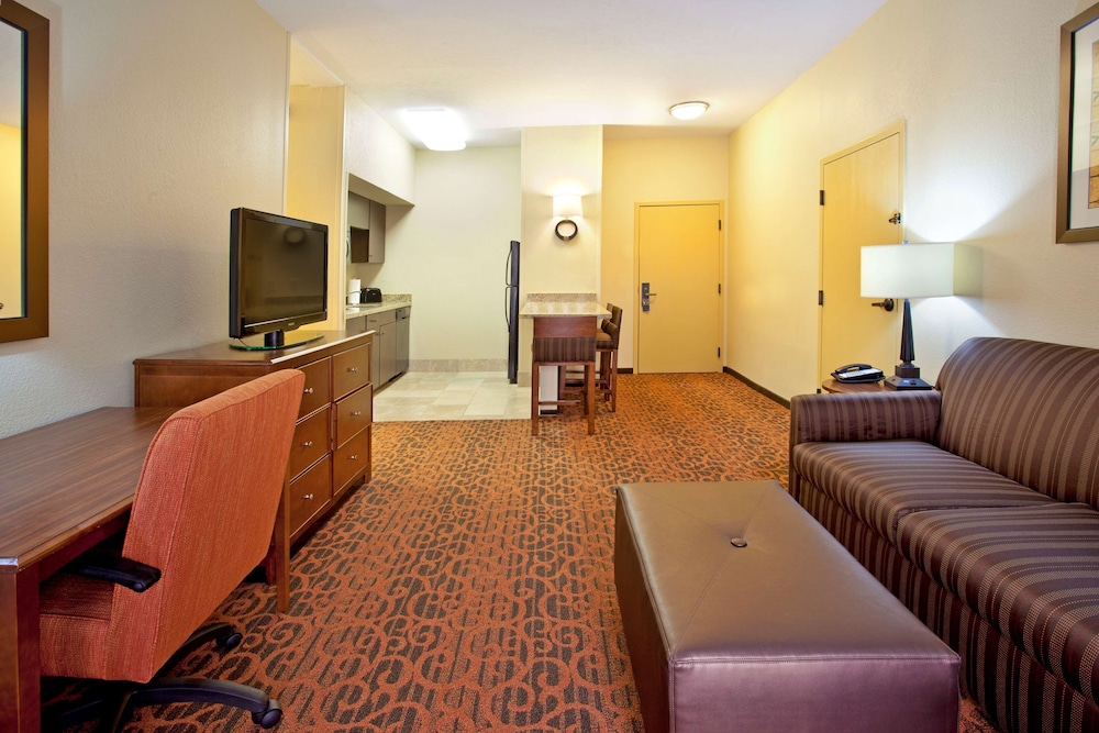 Hampton Inn & Suites El Paso Airport - photo 30