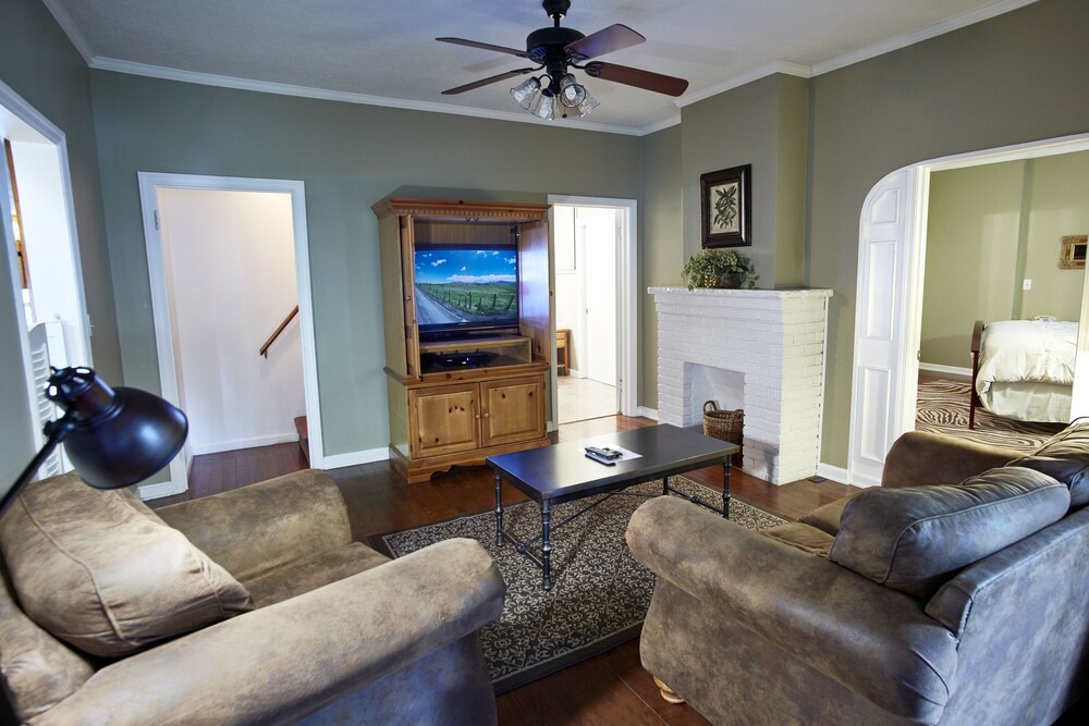 The Mount Vernon Inn - photo 26