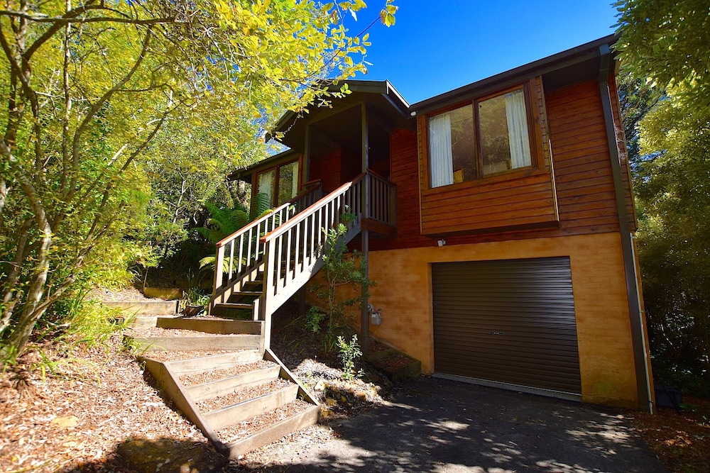 Santosha Glade near the Everglades — 4-Star Luxury Hotel in Leura, Australia