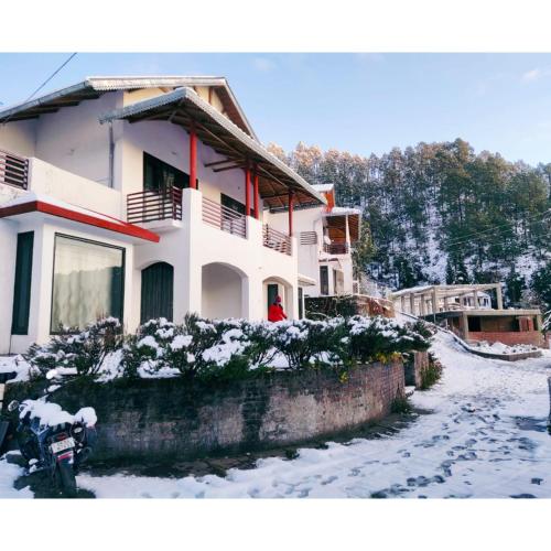 Just Naturals Wellness Resort Nainital in Bhowali, India
